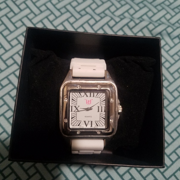 Watch - Picture 2 of 3